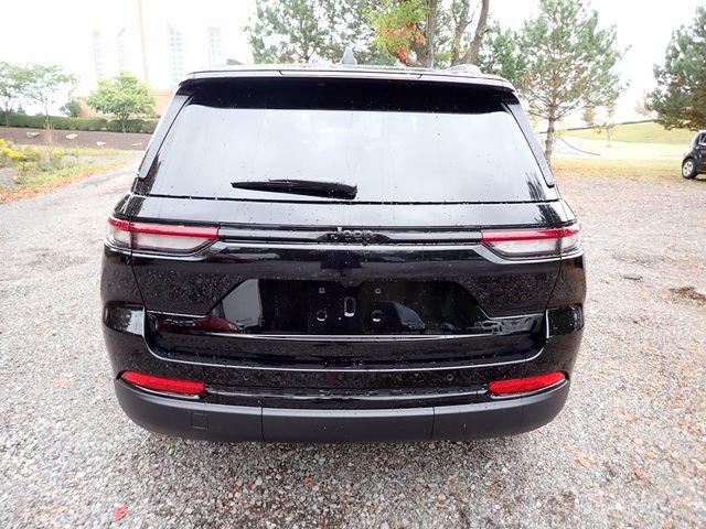 New 2025 Jeep Grand Cherokee Altitude AWD/4WD image 4