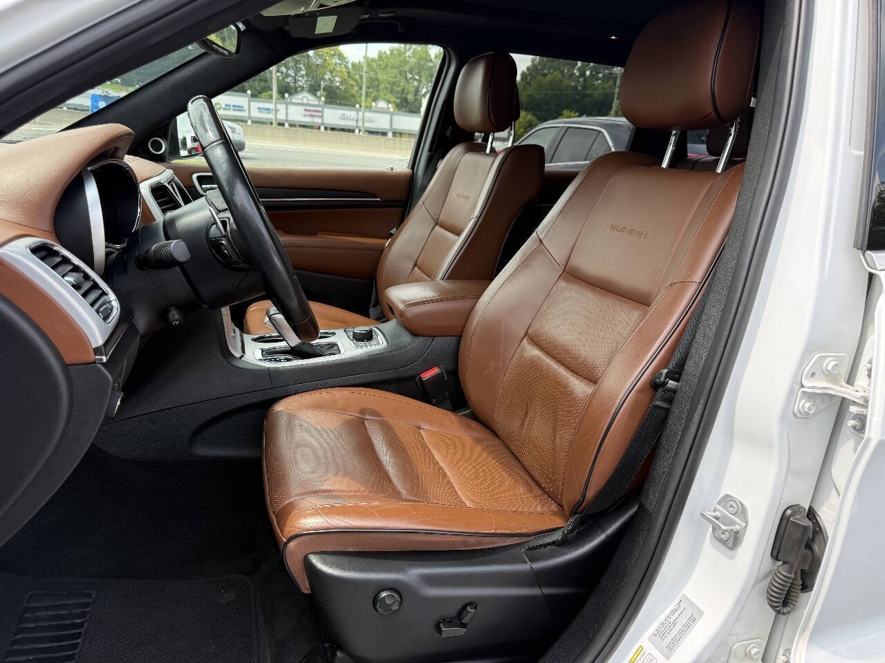 Used 2018 Jeep Grand Cherokee Summit AWD/4WD image 8