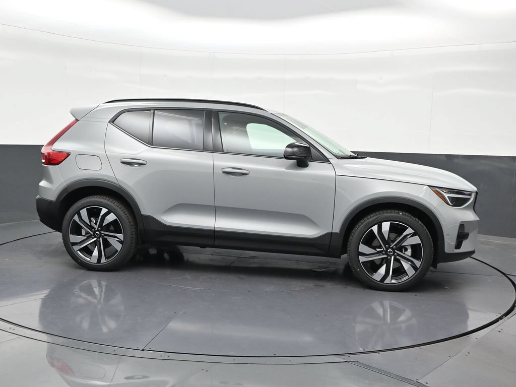 New 2026 Volvo XC40 B5 Plus AWD/4WD image 6