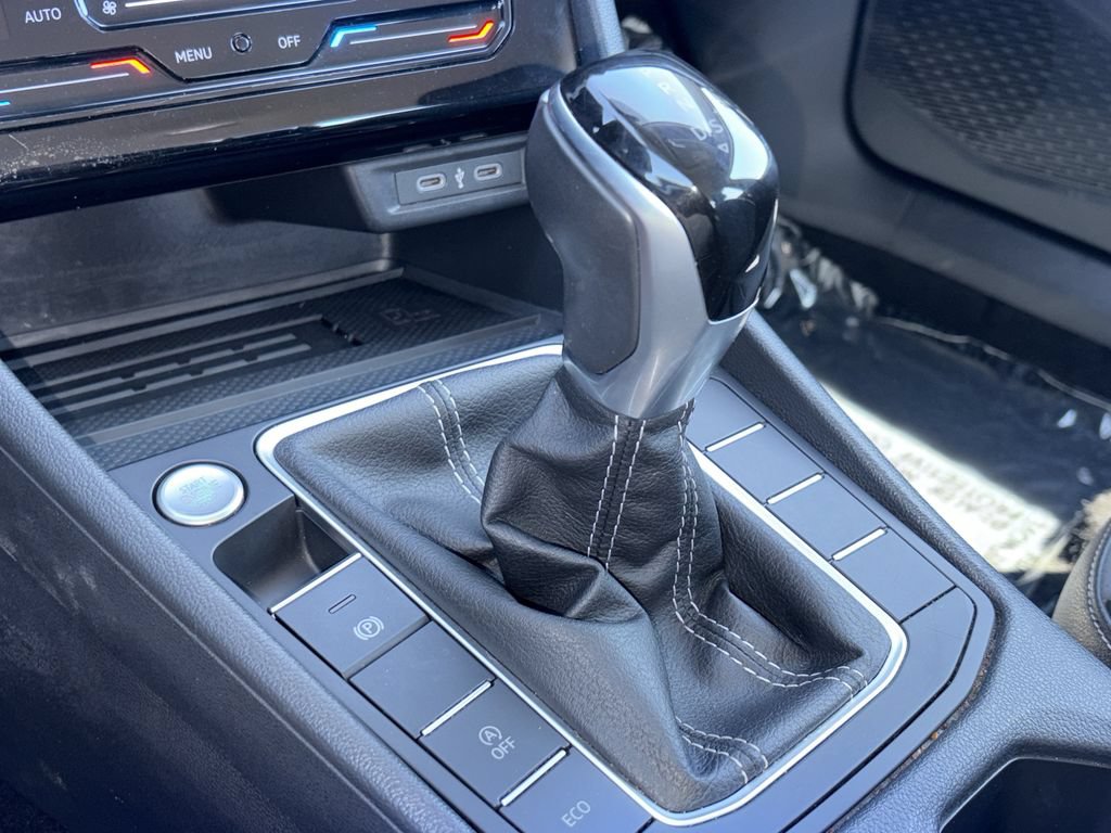 Used 2025 Volkswagen Jetta SE FWD image 6