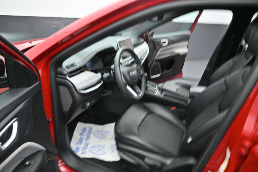 Used 2024 Jeep Compass Latitude AWD/4WD image 17