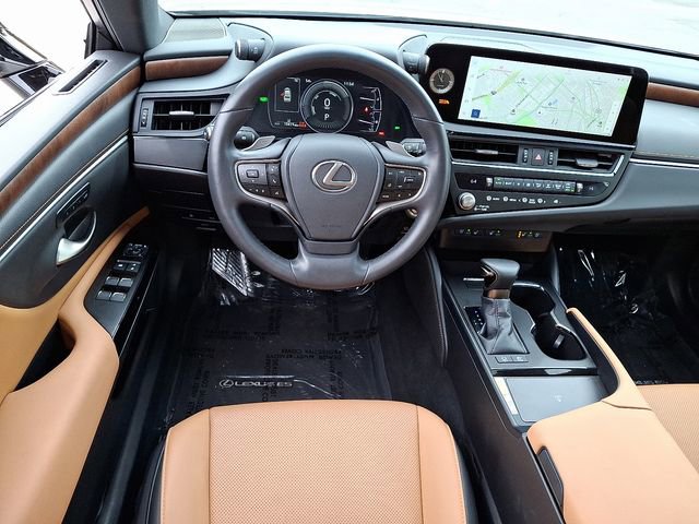 Used 2025 Lexus ES 300h w/ Premium Package image 14