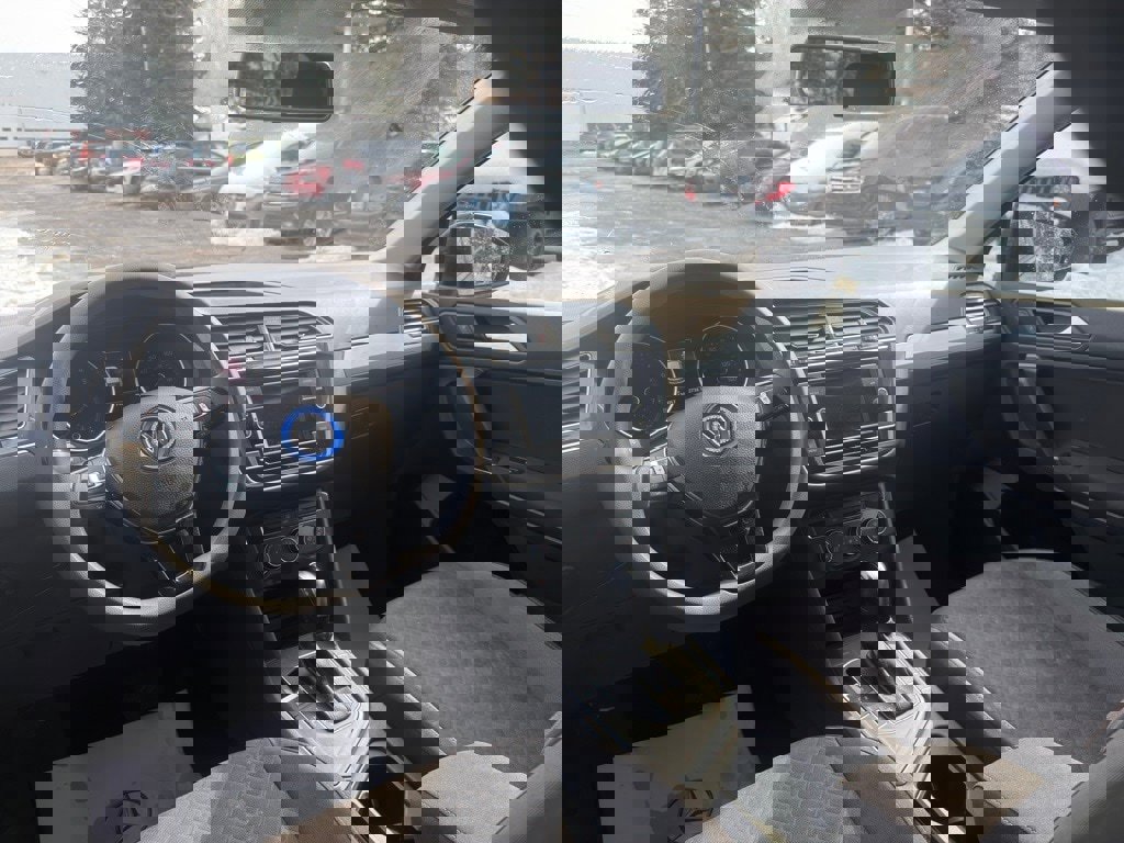 Used 2020 Volkswagen Tiguan S image 15