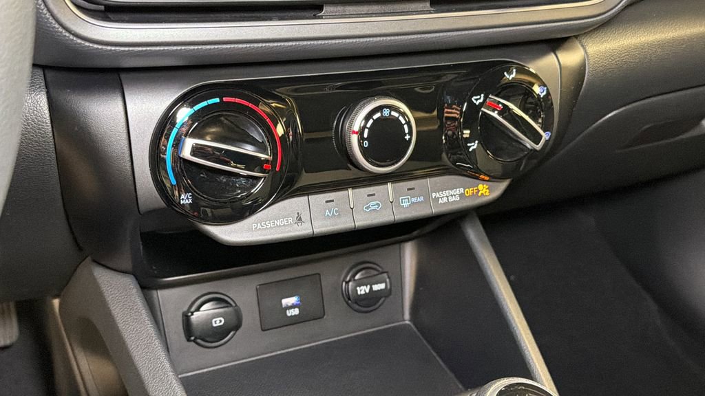 Used 2022 Hyundai Kona SE image 28