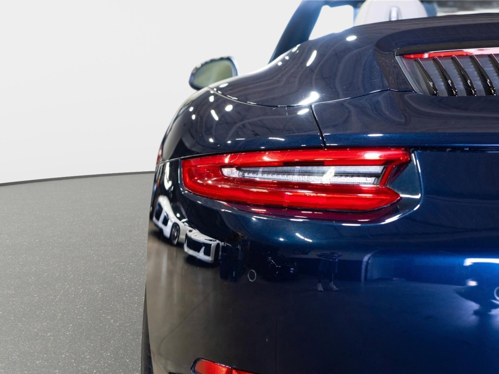 Used 2019 Porsche 911 Carrera image 21