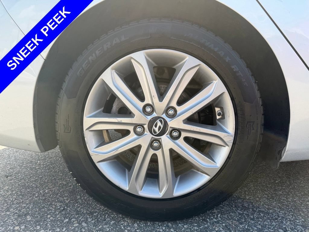 Used 2015 Hyundai Elantra SE w/ Option Group 02 FWD image 13