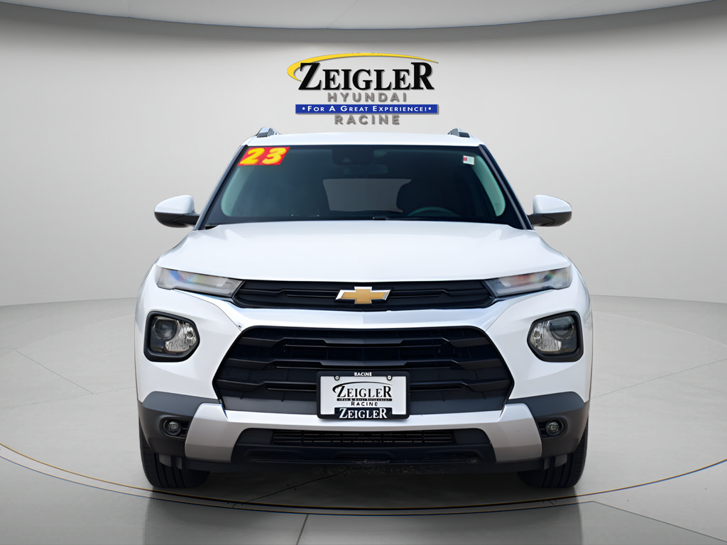 Used 2023 Chevrolet TrailBlazer LT FWD image 2