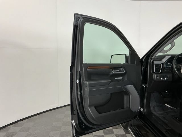 Used 2025 GMC Sierra 1500 Denali w/ Denali Reserve Package AWD/4WD image 16