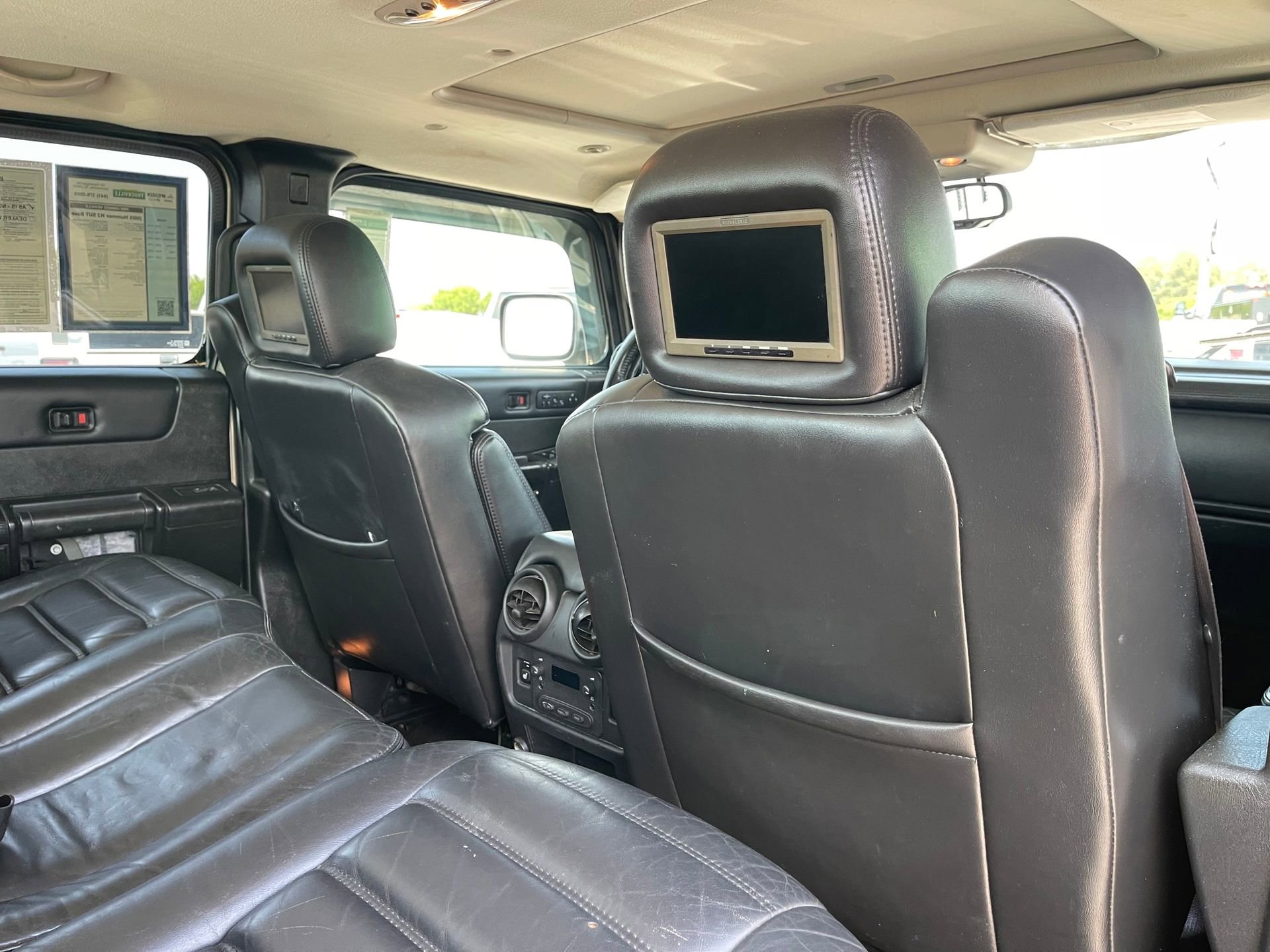 Used 2005 HUMMER H2 SUT w/ Preferred Equipment Group image 23