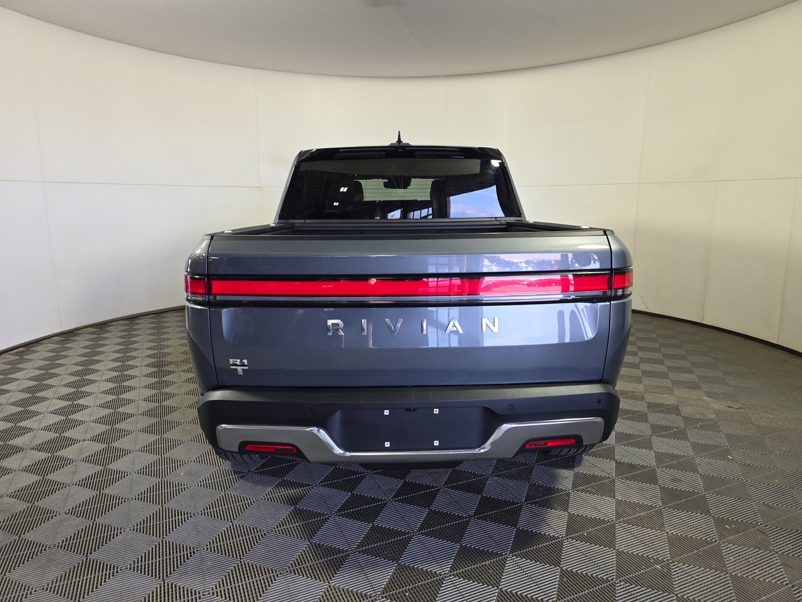 Used 2024 Rivian R1T Adventure AWD/4WD image 4