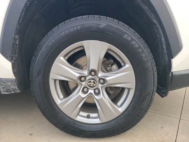 Used 2022 Toyota RAV4 XLE image 9