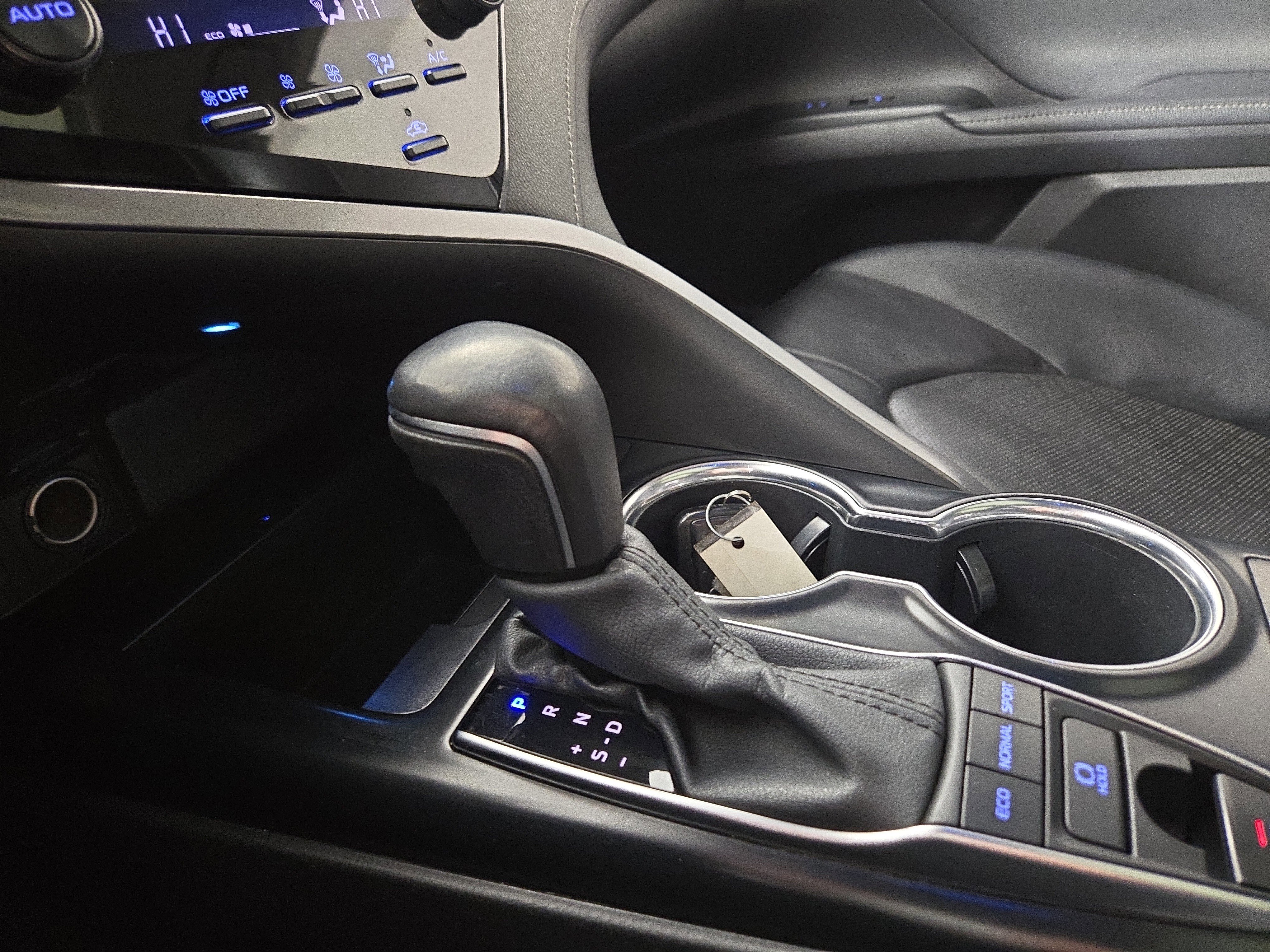 Used 2020 Toyota Camry XSE w/ Blackout Package image 23