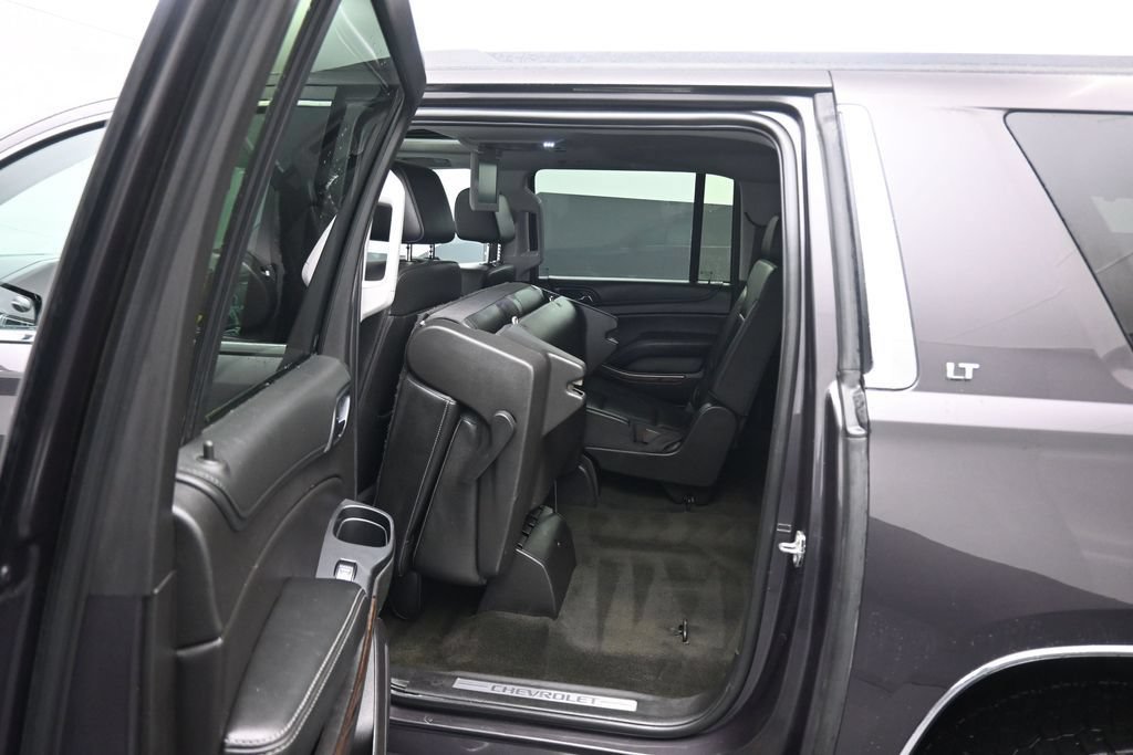 Used 2018 Chevrolet Suburban LT AWD/4WD image 37