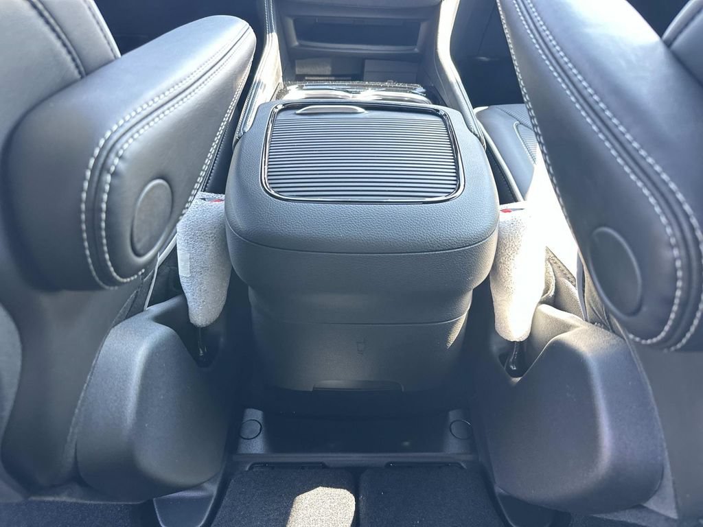 New 2027 Chrysler Pacifica Limited AWD/4WD image 12