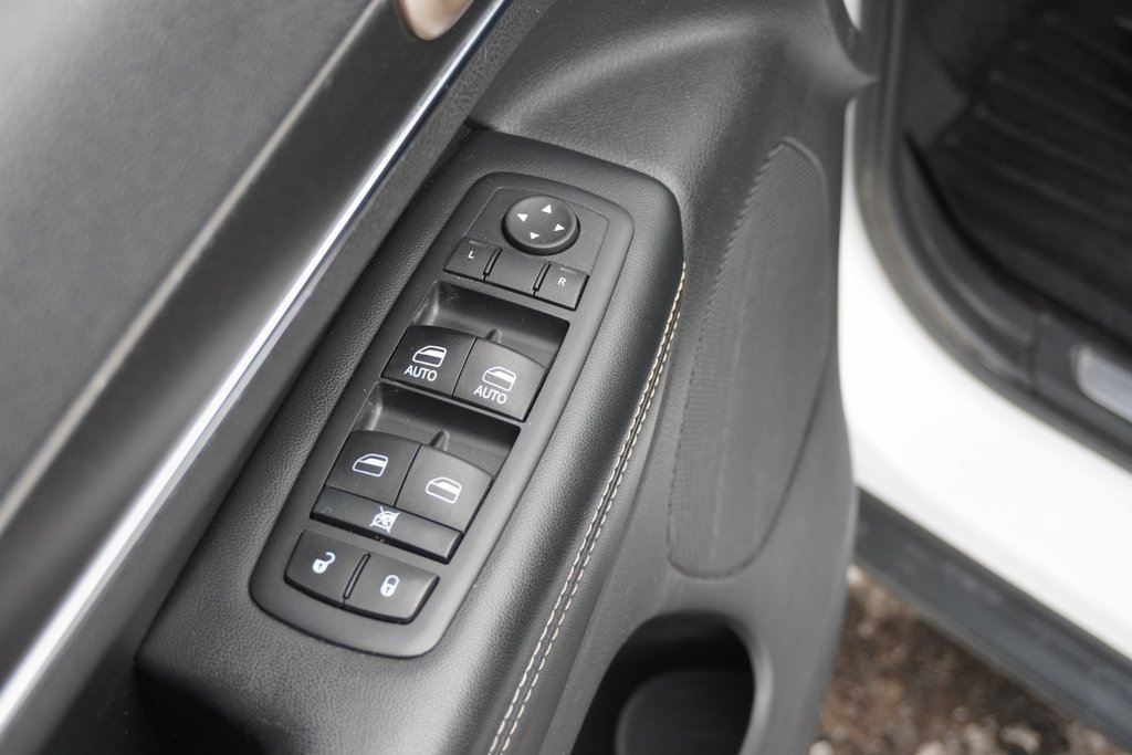 Used 2015 Jeep Grand Cherokee Limited image 17