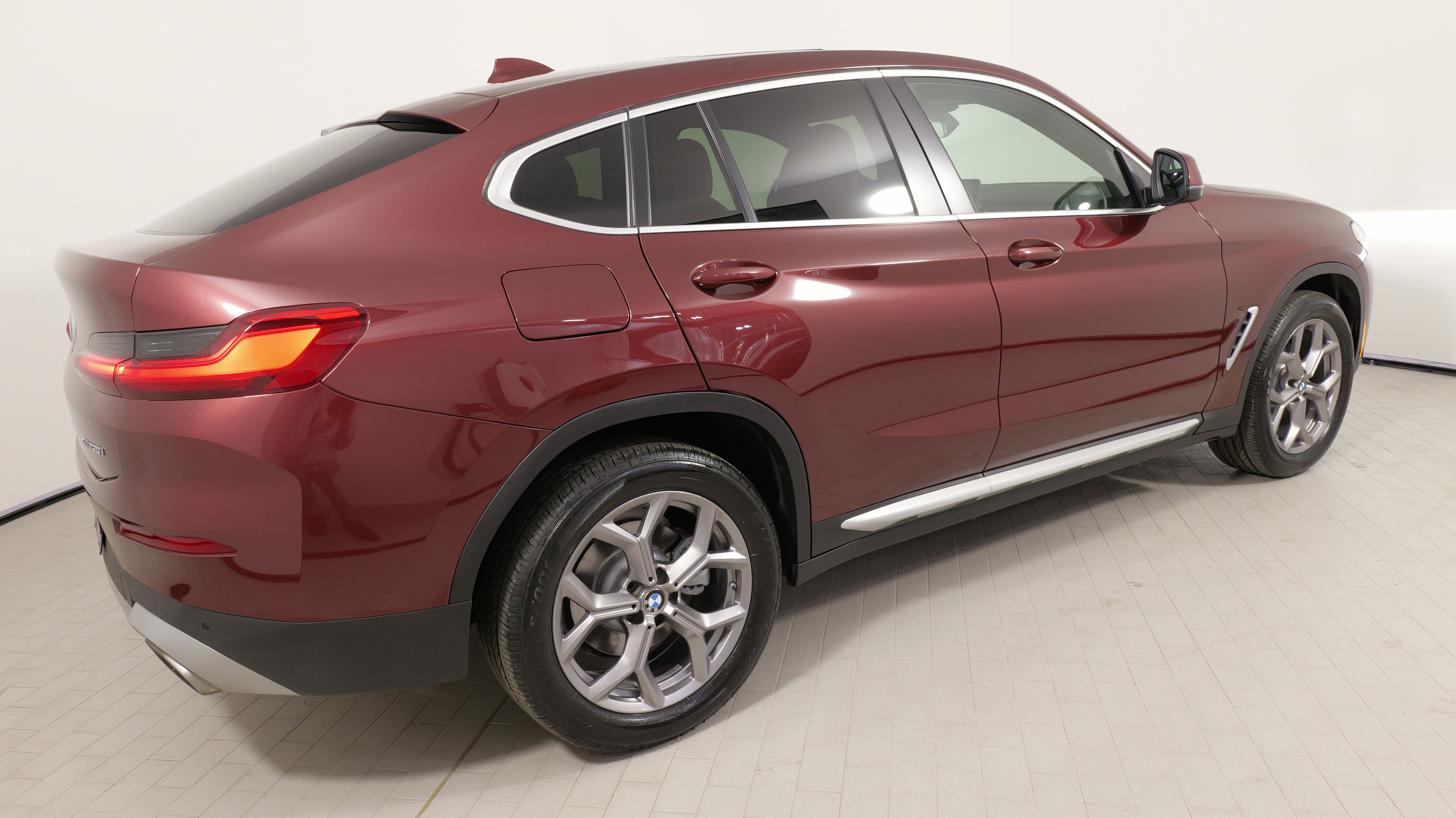 Used 2023 BMW X4 xDrive30i w/ Premium Package AWD/4WD image 11