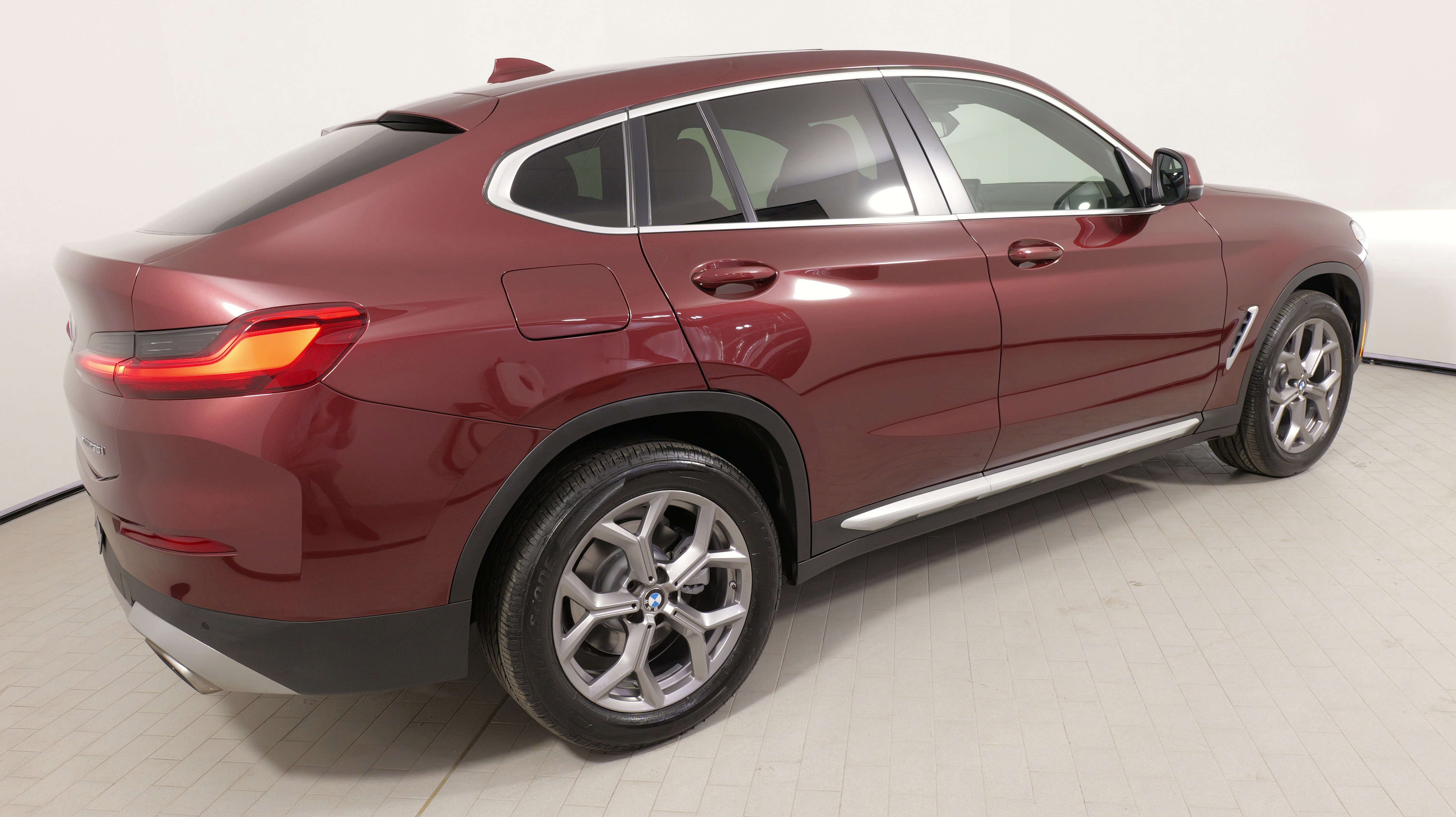 Used 2023 BMW X4 xDrive30i w/ Premium Package image 11