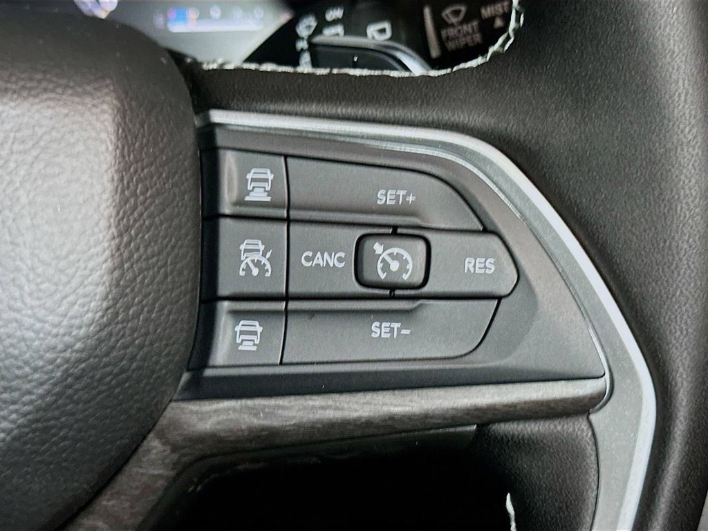 New 2025 Jeep Grand Cherokee L Limited w/ Luxury Tech Group II image 31