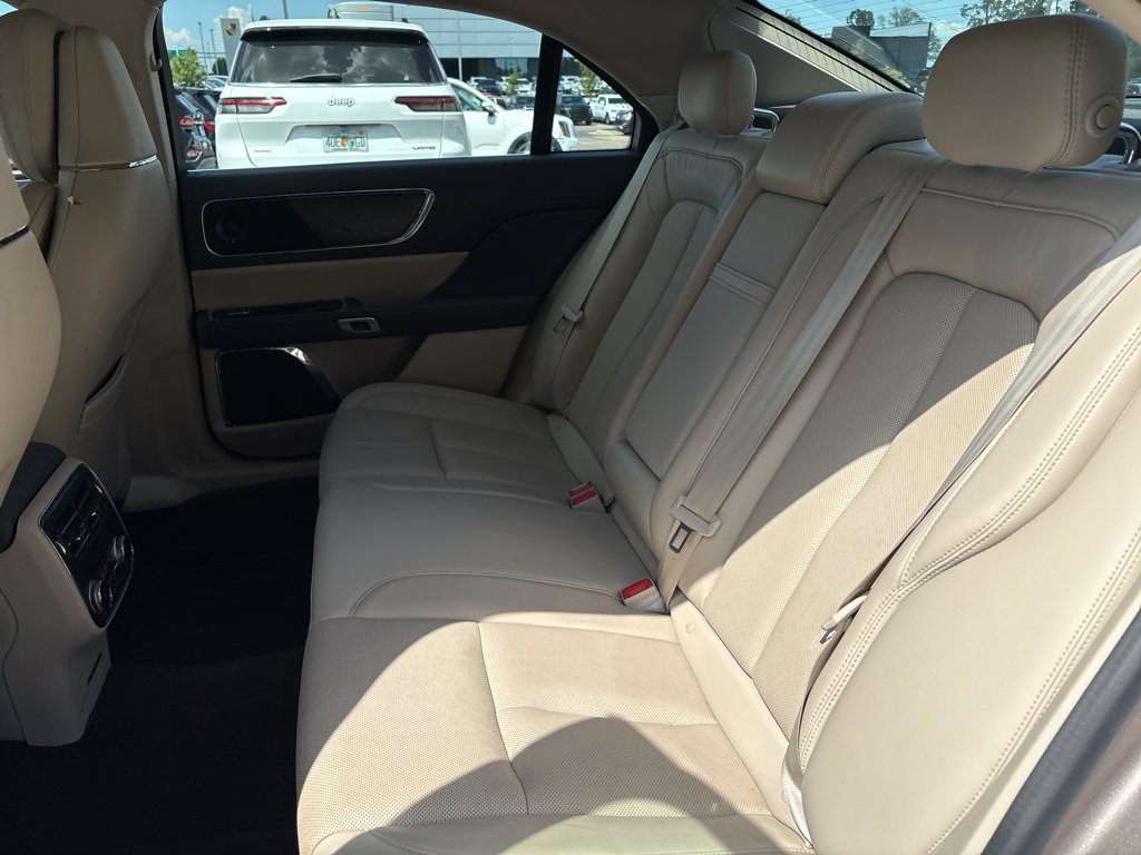 Used 2019 Lincoln Continental Reserve FWD image 12