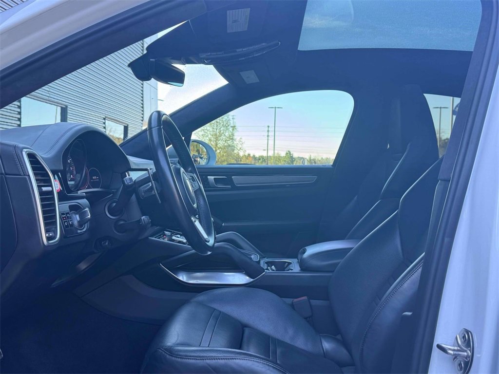 Used 2020 Porsche Cayenne Turbo image 14