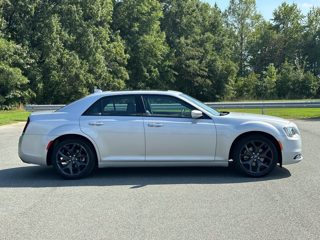 Used 2022 Chrysler 300 S RWD image 9