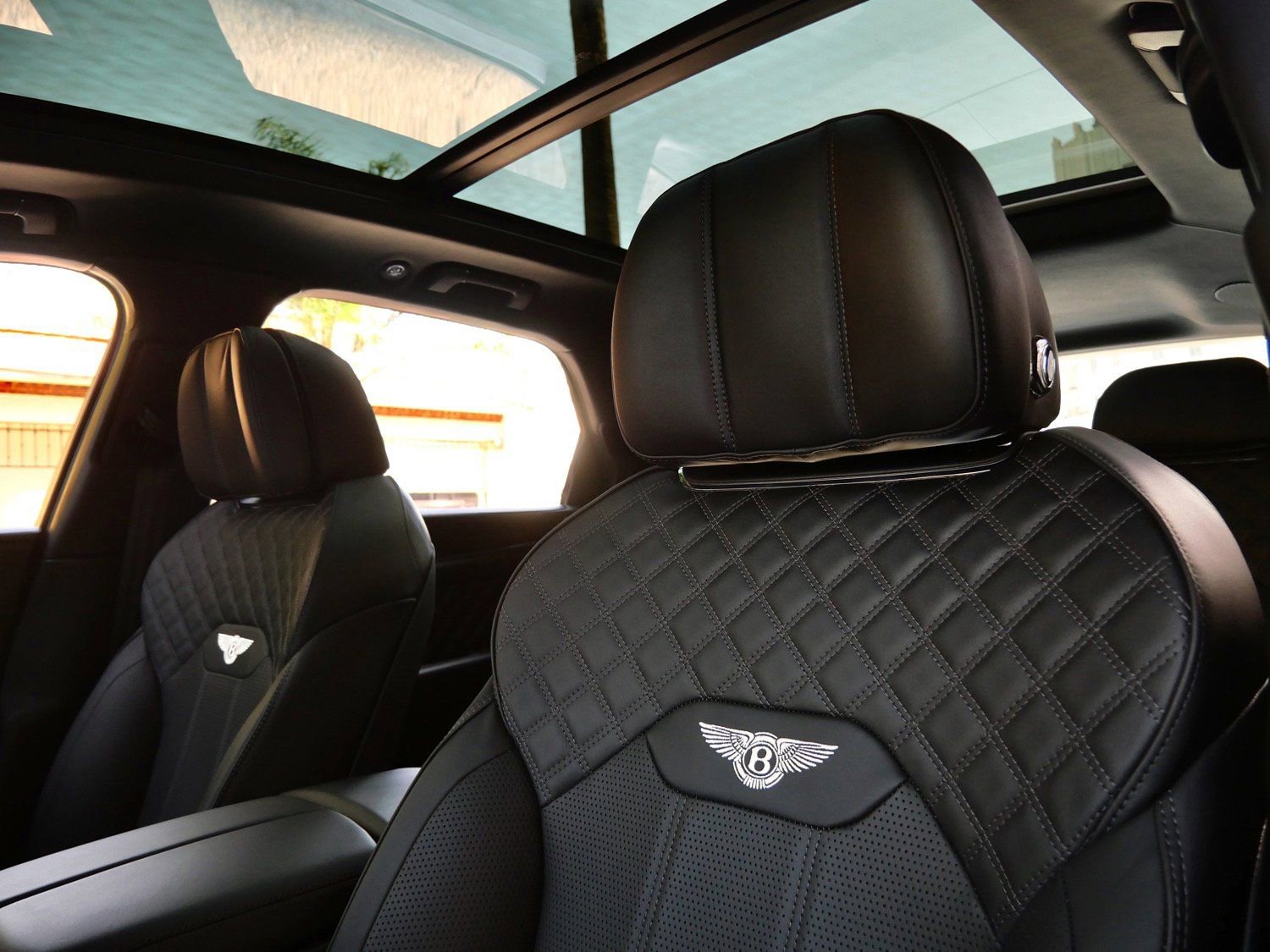 Used 2022 Bentley Bentayga image 19