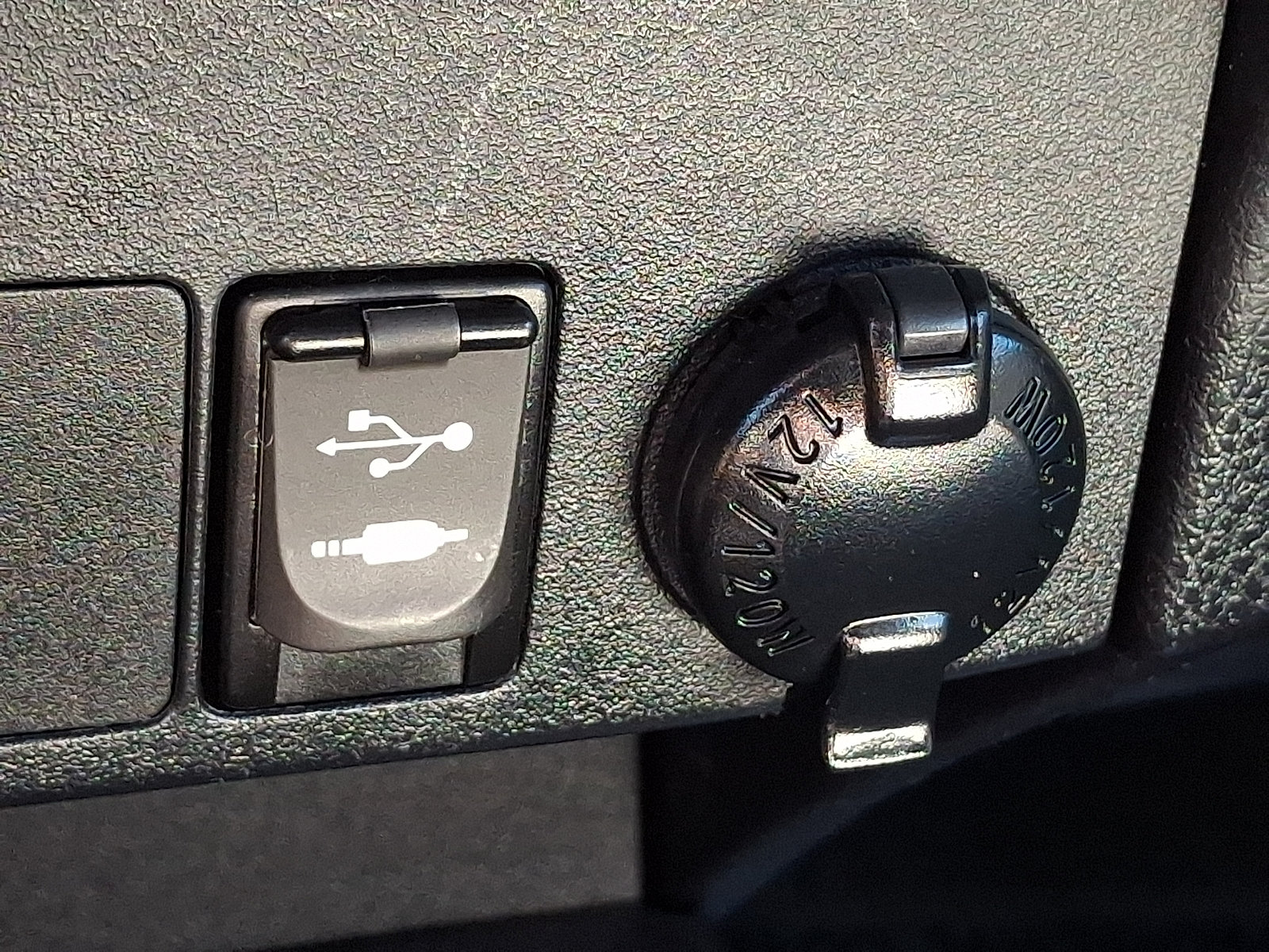 Used 2017 Toyota RAV4 Limited w/ Advanced Technology Package AWD/4WD image 26