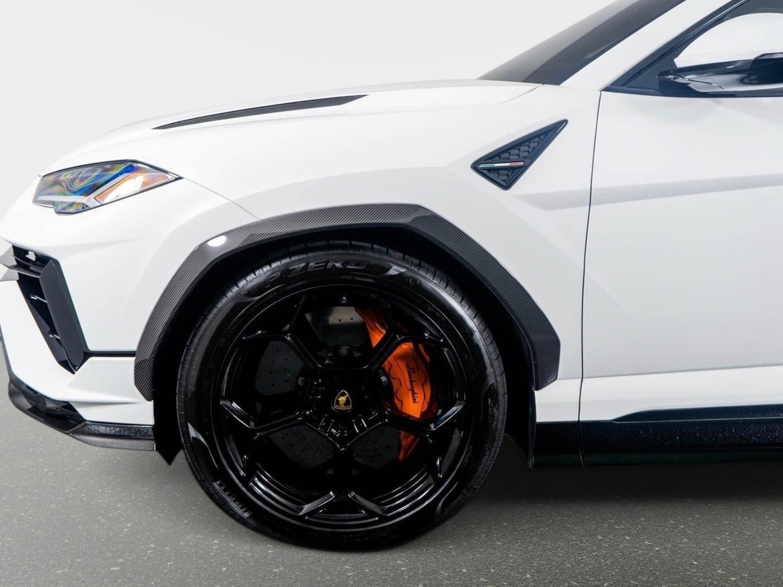 Used 2023 Lamborghini Urus Performante AWD/4WD image 16
