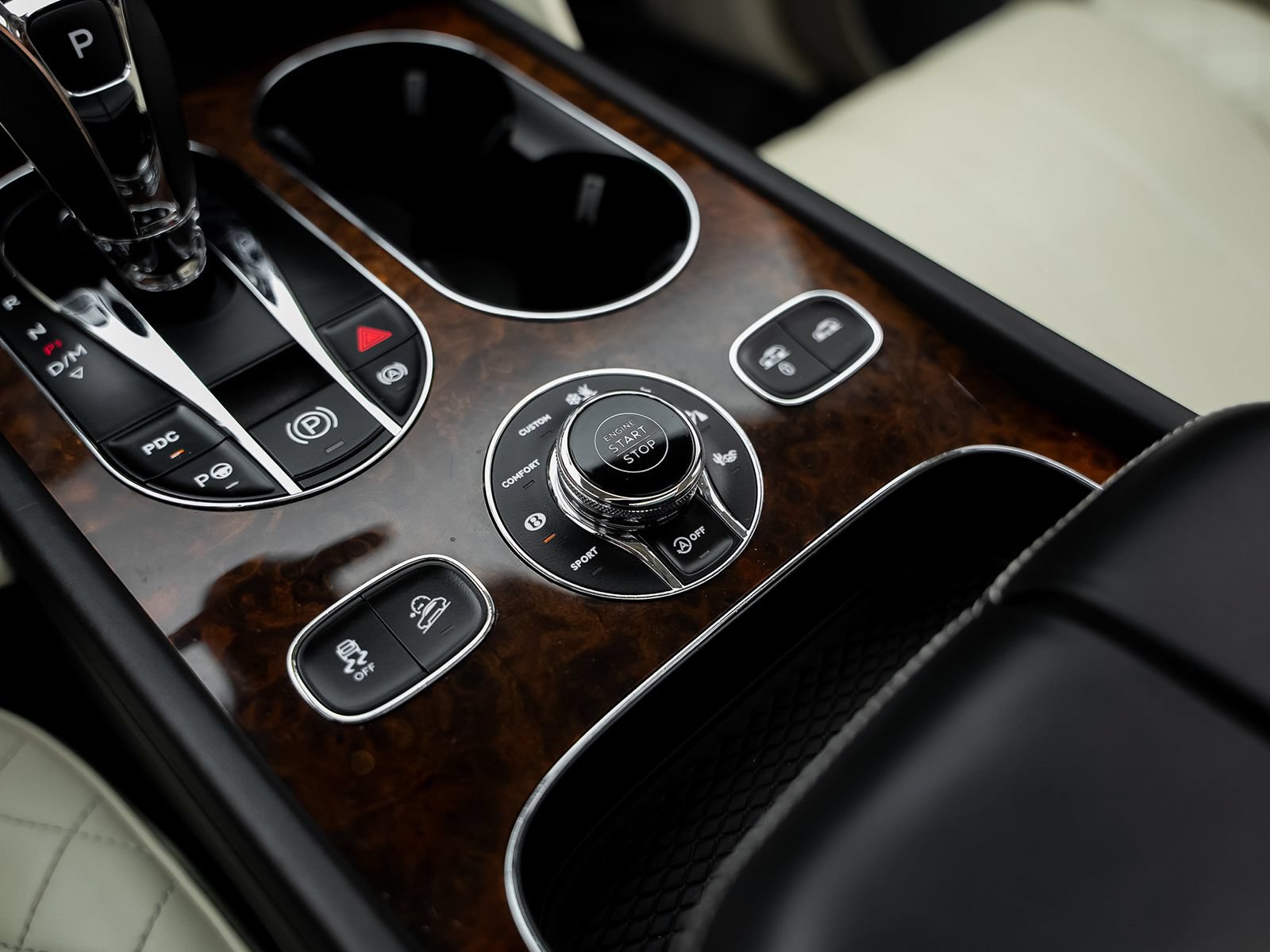 Used 2018 Bentley Bentayga AWD/4WD image 50