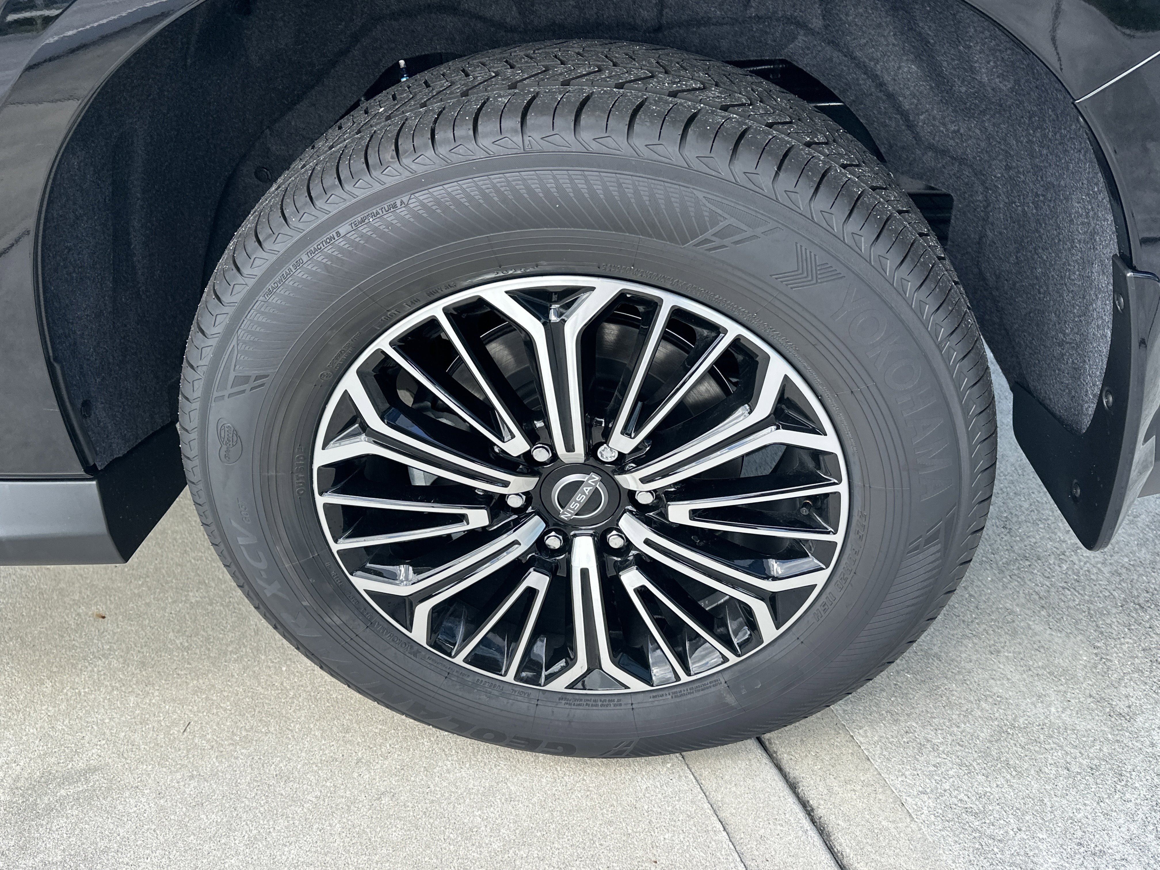 New 2026 Nissan Armada SL w/ Captain's Chari Seat Package image 7