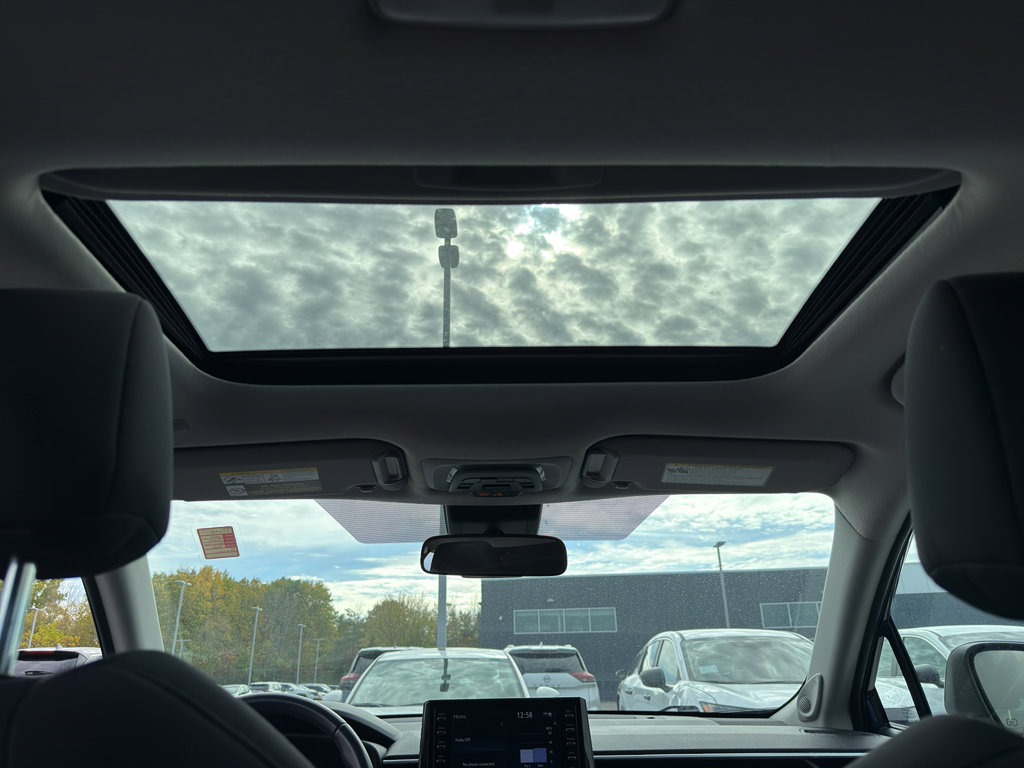 Used 2022 Toyota Corolla Cross LE image 30