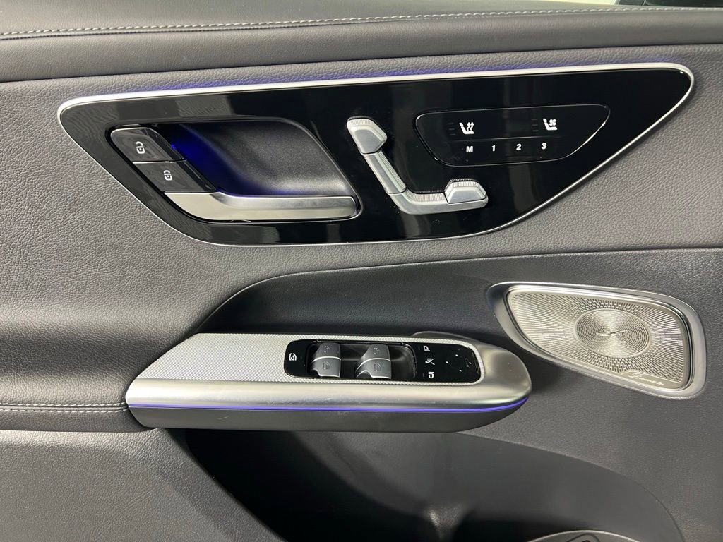 Used 2025 Mercedes-Benz GLC 300 4MATIC image 13