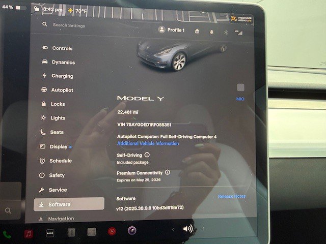 Used 2024 Tesla Model Y 2WD image 18