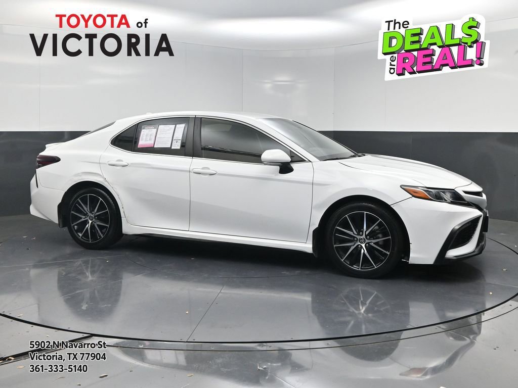 Used 2024 Toyota Camry SE image 1