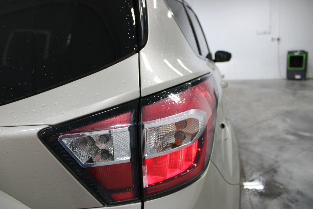 Used 2018 Ford Escape Titanium w/ Ford Safe & Smart Package FWD image 23
