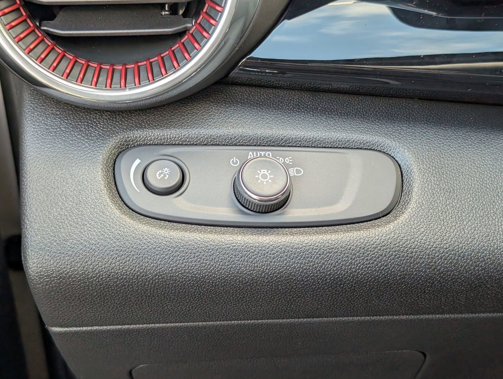 New 2026 Chevrolet Trax RS w/ Driver Confidence Package image 18