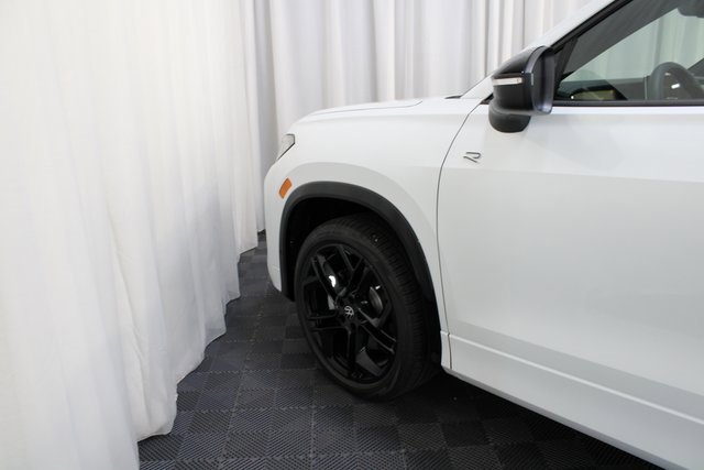 New 2025 Volkswagen Tiguan SE R-Line image 22