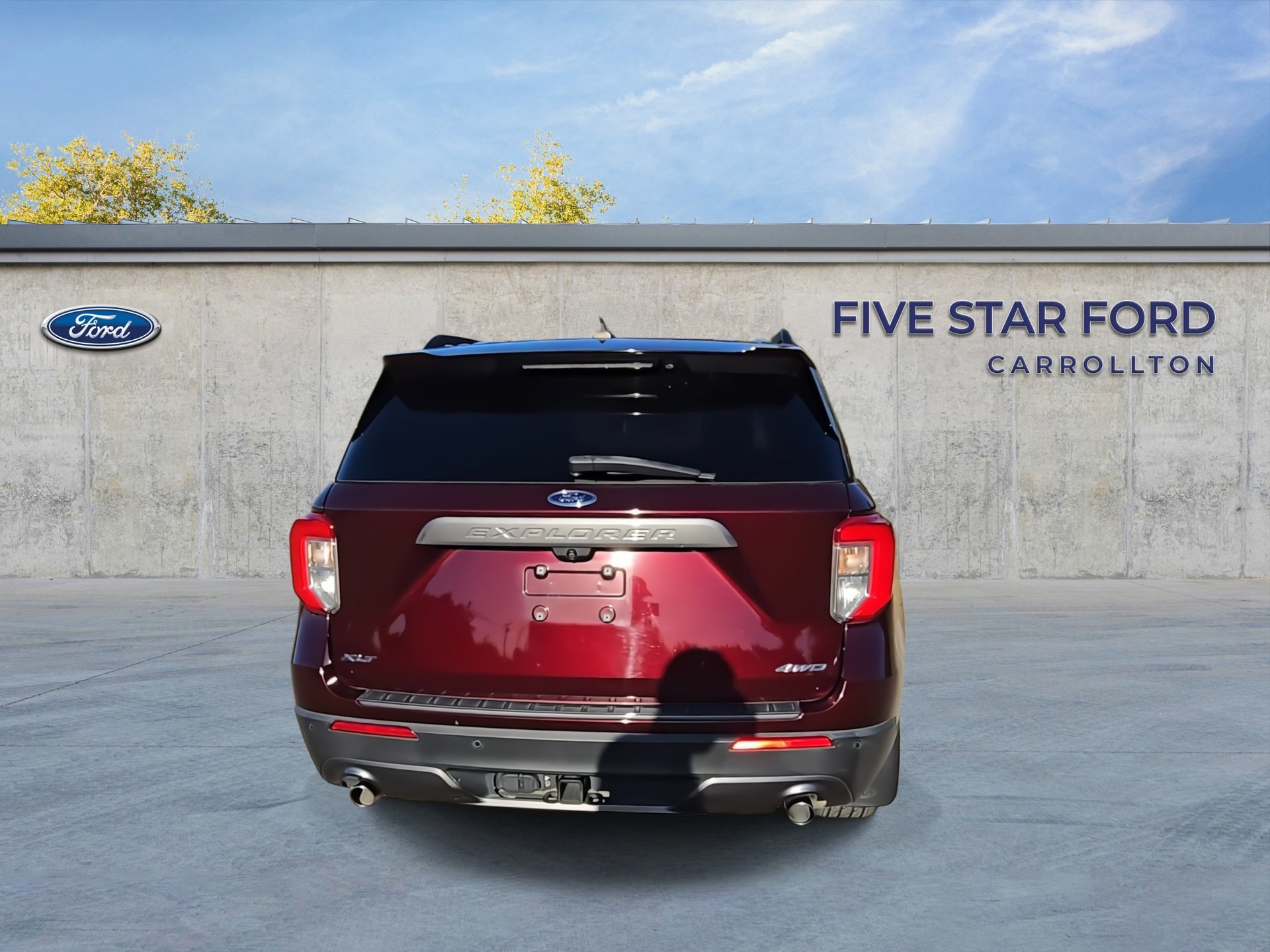 Used 2022 Ford Explorer XLT w/ Equipment Group 202A image 8