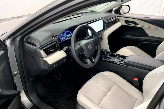 Used 2026 Toyota Camry XLE AWD/4WD image 16