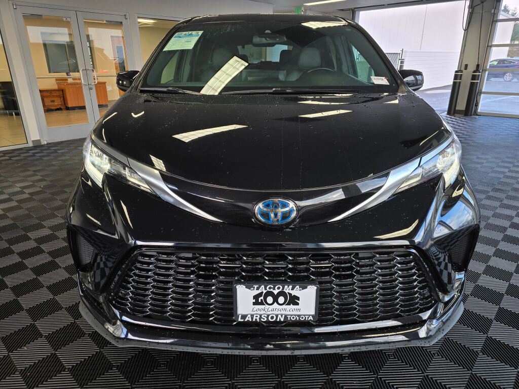 Used 2021 Toyota Sienna XSE image 8