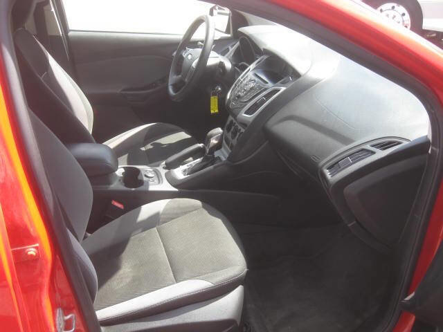 Used 2014 Ford Focus SE w/ SE Winter Package image 16