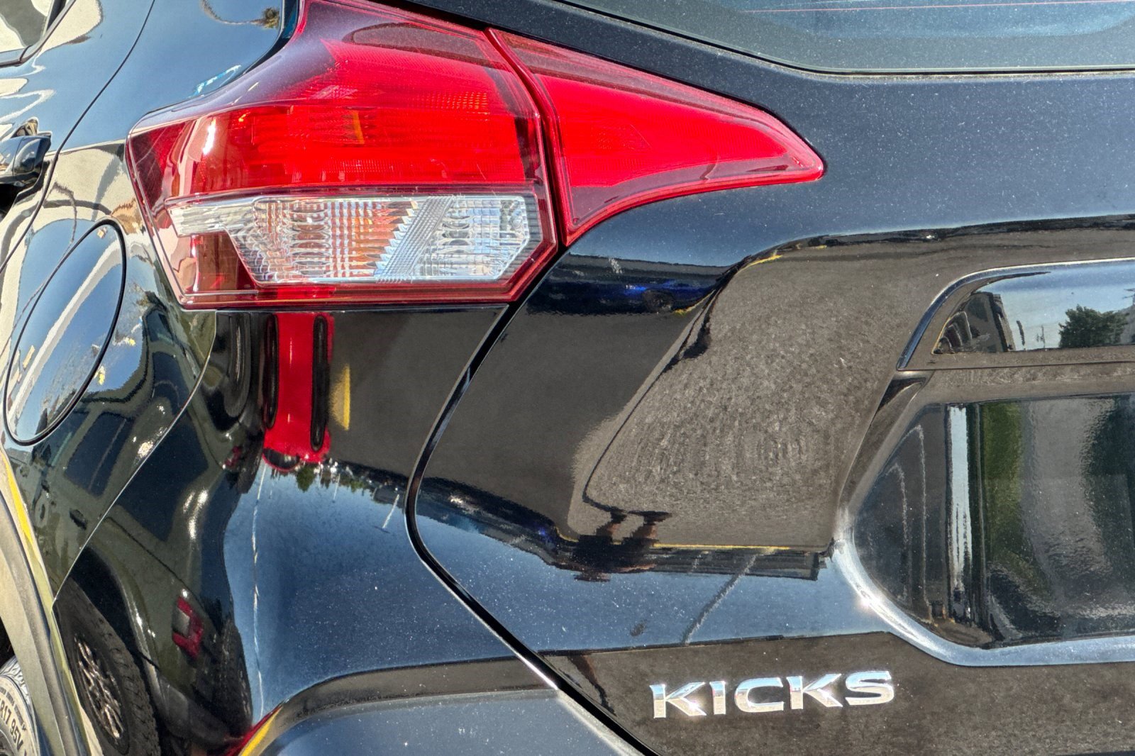 Used 2019 Nissan Kicks SV image 12