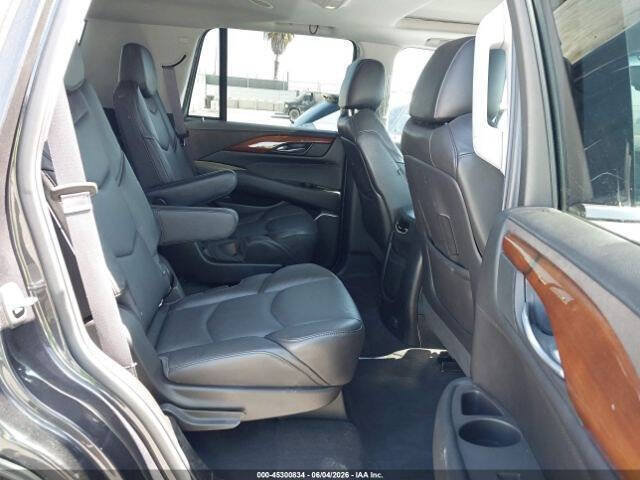 Used 2016 Cadillac Escalade Luxury RWD image 10