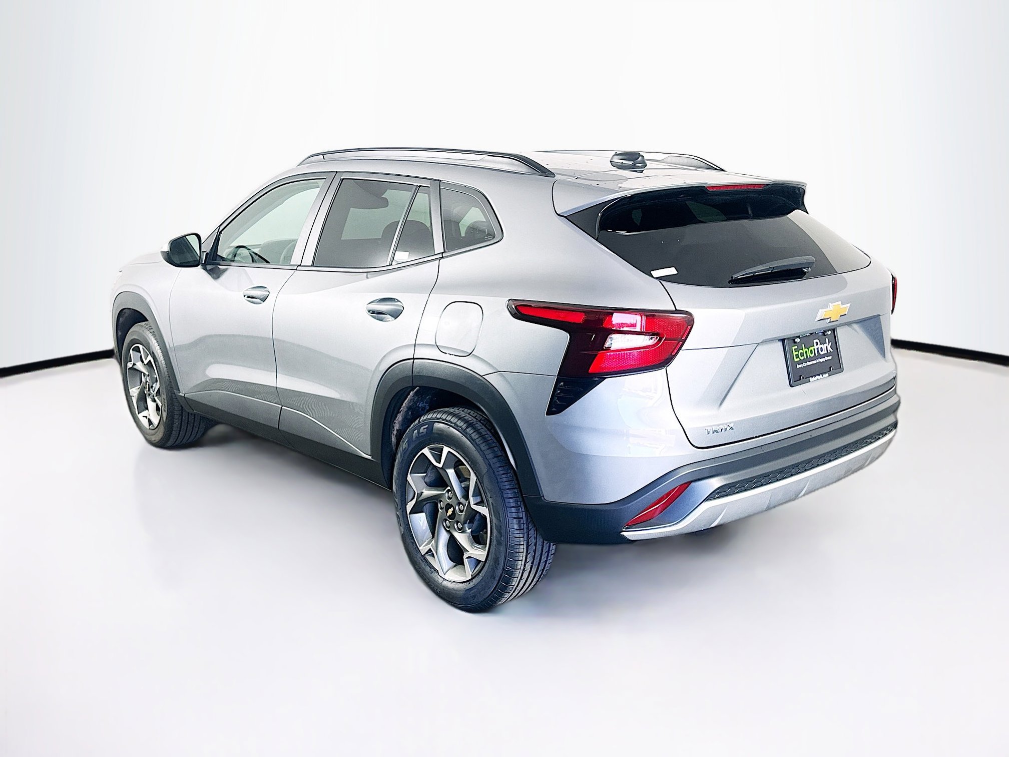 Used 2025 Chevrolet Trax LT FWD image 5