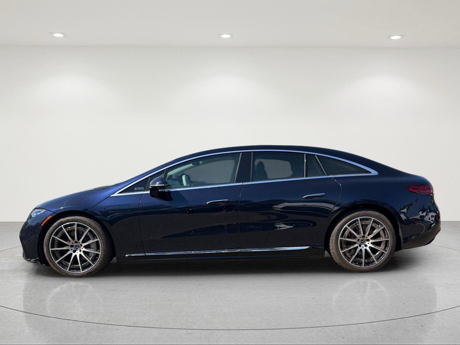 Used 2022 Mercedes-Benz EQS 450+ Sedan image 2