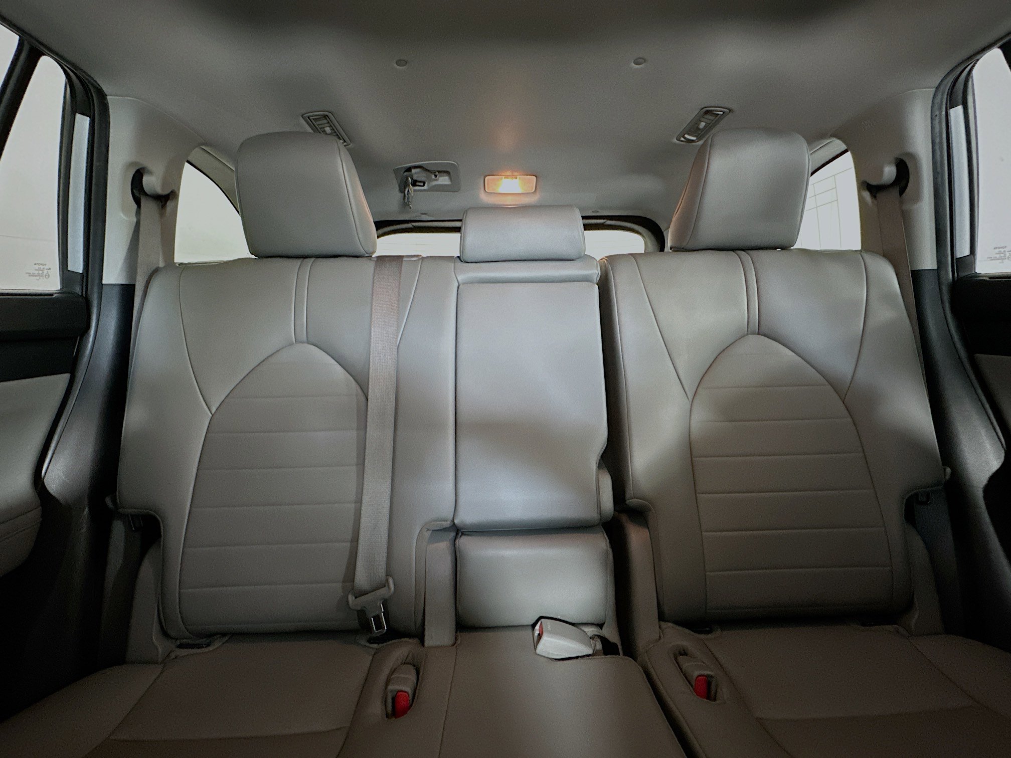Used 2023 Toyota Highlander XLE FWD image 30