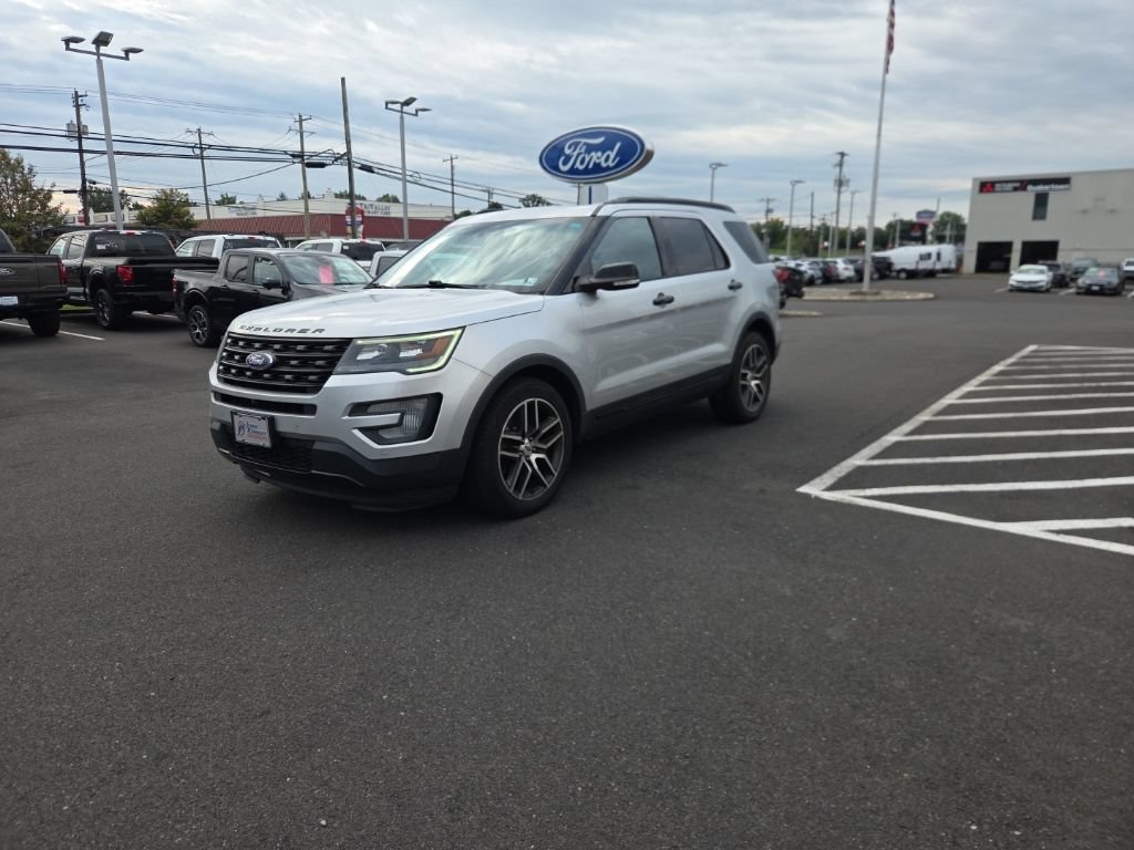 Used 2017 Ford Explorer Sport w/ Equipment Group 401A AWD/4WD image 3