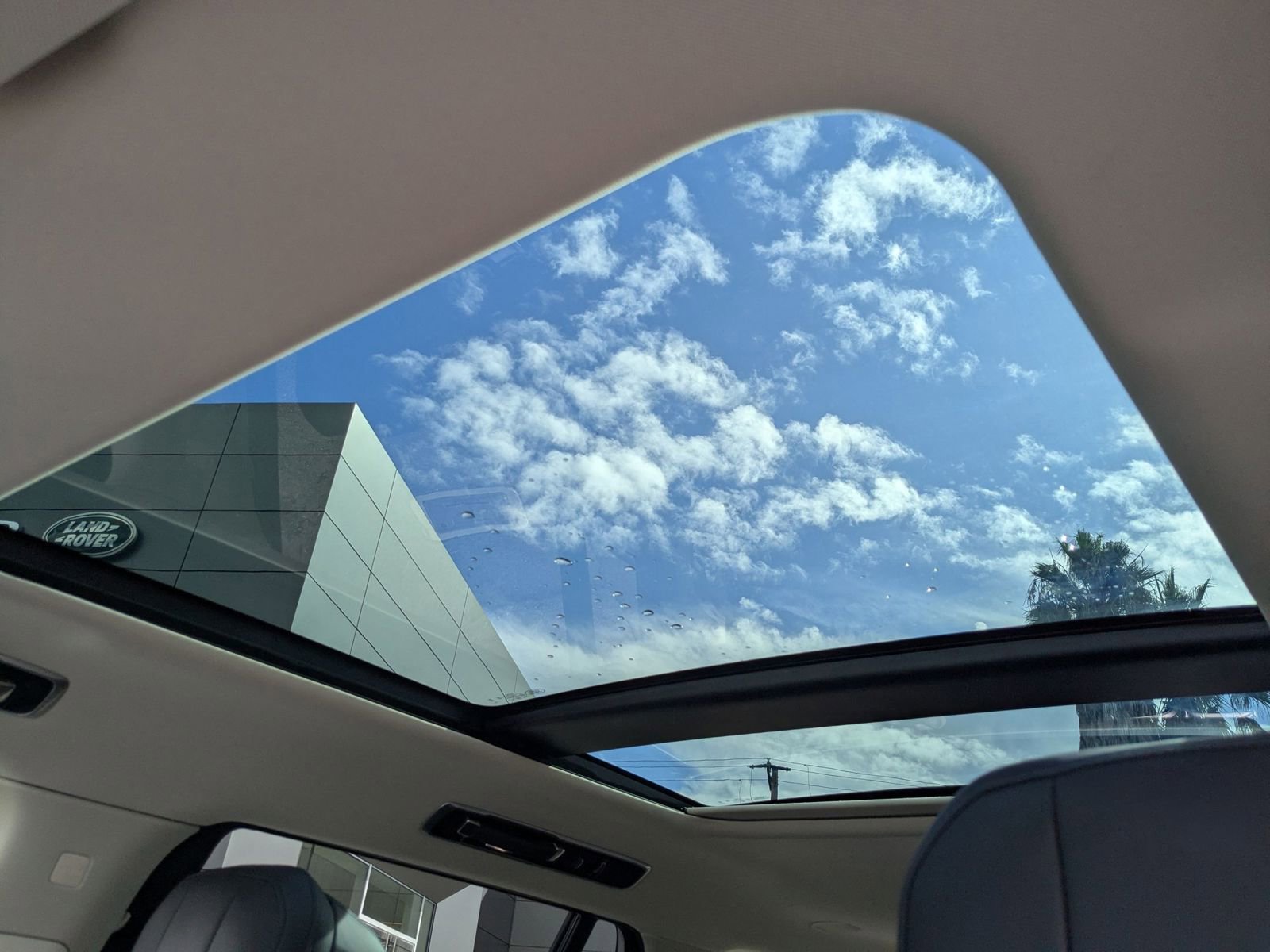 Used 2023 Land Rover Range Rover Long Wheelbase SE image 16