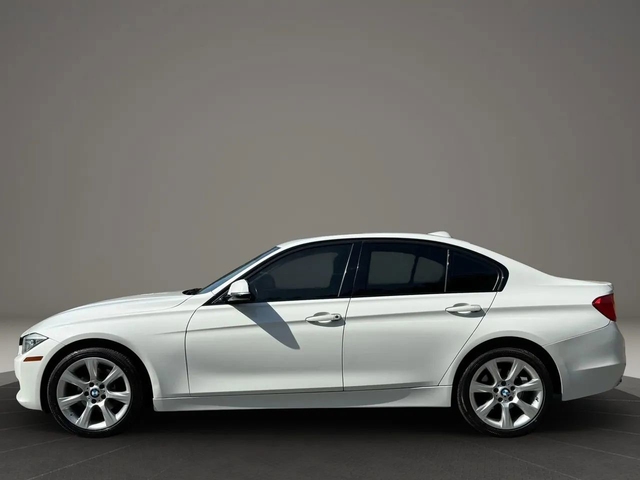 Used 2015 BMW 320i Sedan RWD image 7