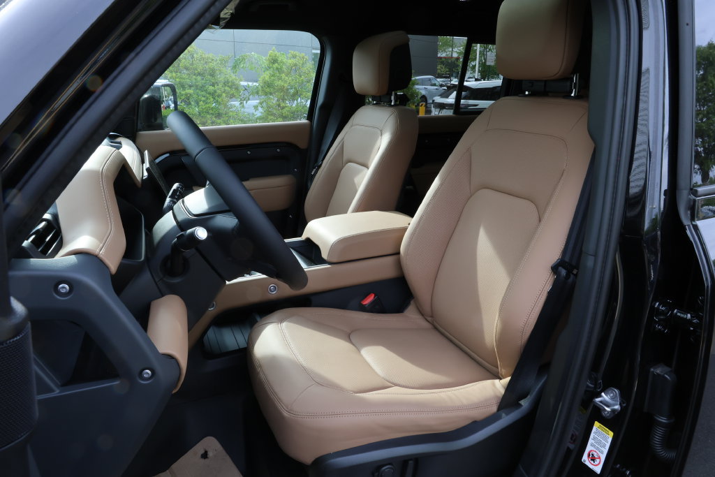 New 2026 Land Rover Defender 110 X-Dynamic SE AWD/4WD image 19